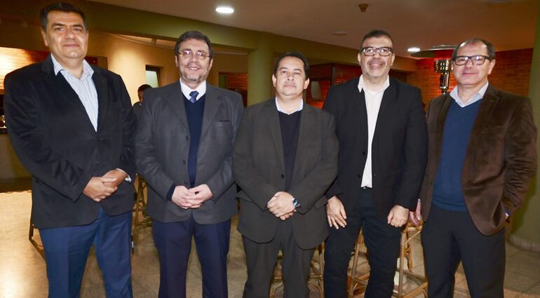 César Villalba, Jorge Giucich, Fabio Rojas, Rigoberto Urbieta y César Ojeda.