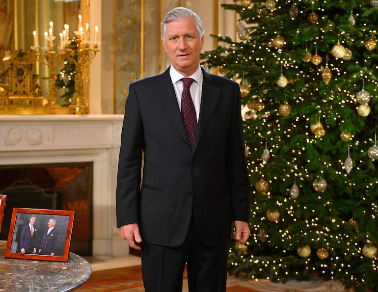 El rey Felipe de Bélgica durante el discurso anual de Navidad. Pidió por la paz en el mundo y el fin de las guerras.