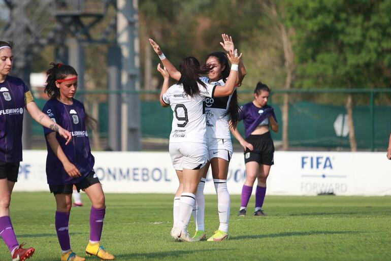 Las franjeadas golearon 5-0 a Tacuary FBC