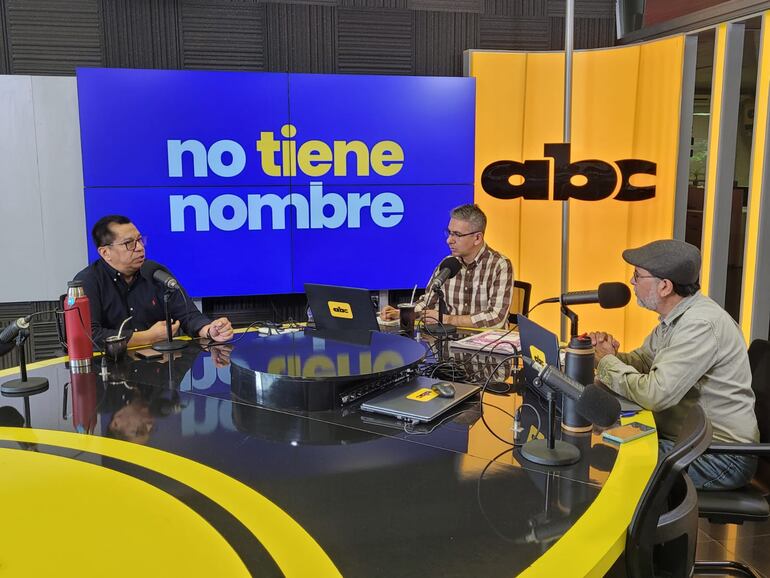 Tadeo Rojas, ministro de Desarrollo Social en los estudios de ABC AM 730.