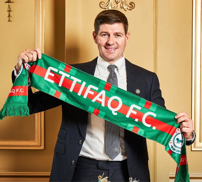 Steven Gerrard es el nuevo DT de Al-Etiffaq.