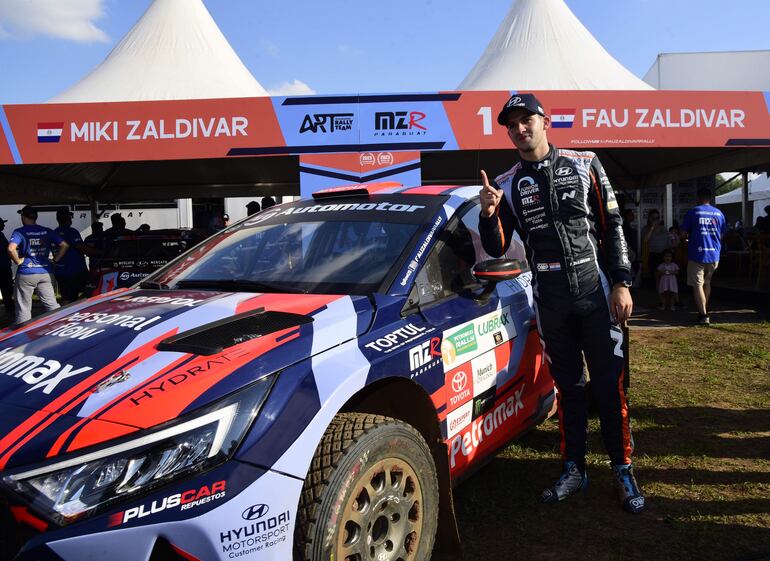 El joven piloto mundialista Fau Zaldívar, ganador por tercer año seguido de la “pole”, representa a la nueva generación que sueña con el Chaco.