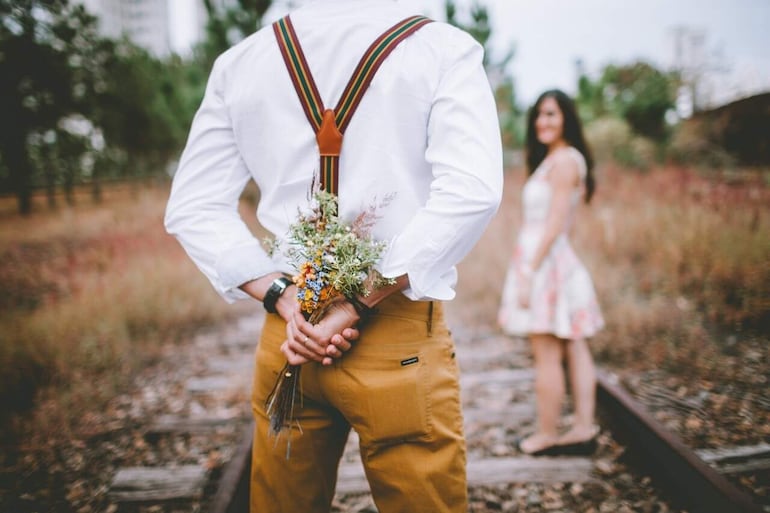 “¿Sobrevivirá la pareja tradicional?”, una pregunta difícil de responder por cuanto que no estamos frente a una crisis coyuntural, de desorden momentáneo, sino delante de un terremoto cuyas placas tectónicas en reacomodamiento fijarán nuevas condiciones en las relaciones sociales y, consecuentemente, en las relaciones de pareja.