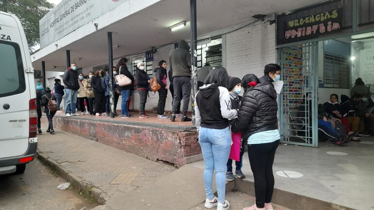 Imágenes del Hospital de Barrio Obrero esta semana, donde se incrmentó la cantidad de pacientes pediátricos con enfermedades respiratorias.