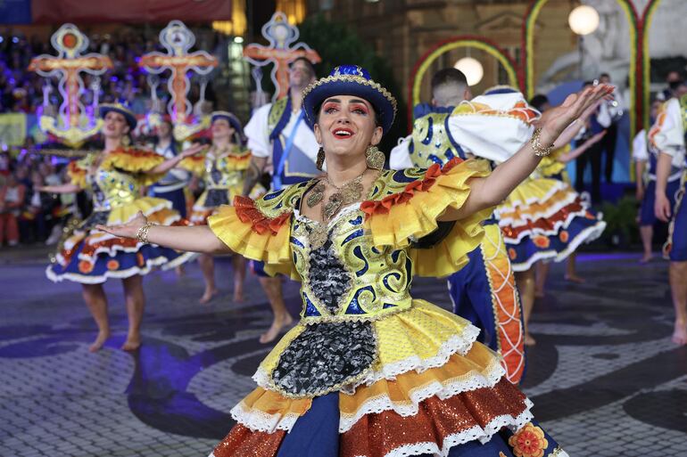 Cada año en la noche de San Antonio unos 20 barrios de Lisboa marchan con coloridos trajes y cantan canciones populares en honor al santo de las bodas. Investigadores de la Universidad de Claremont (Estados Unidos) han desarrollado un algoritmo entrenado con datos neurológicos de usuarios y que es capaz de predecir si una canción tendrá éxito o no.