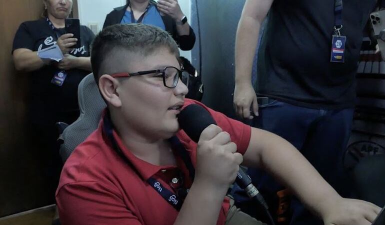 Joven con discapacidad física, relató un partido de la Copa Paraguay y cumplió su sueño