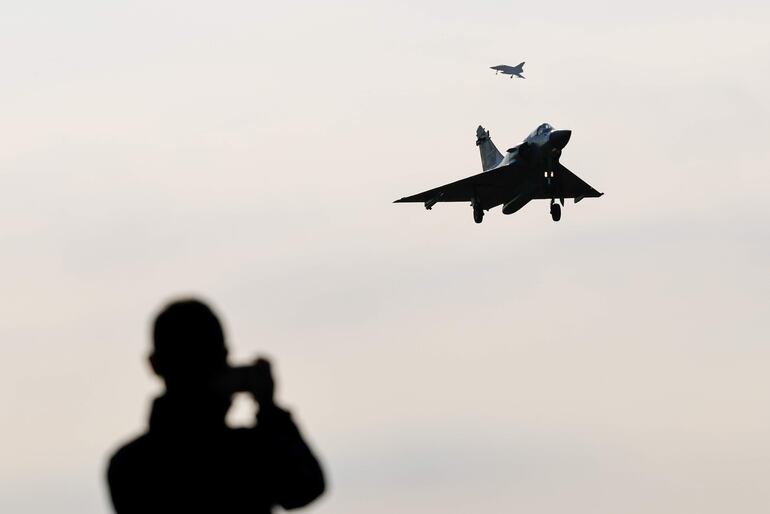 Un avión taiwanés de combate despega de una base naval en Hsinchu el martes, en un ejercicio de entrenamiento.