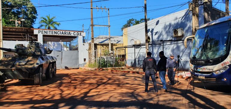 Desde tempranas horas de este jueves se inició el operativo para trasladar a los reclusos condenados a Minga Guazú.