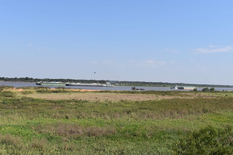 Leve aumento del nivel del río Paraguay en la zona Sur genera alivio en la navegación. La foto corresponde a la ciudad de San Antonio, donde aún se puede llegar con 8 pies de calado.