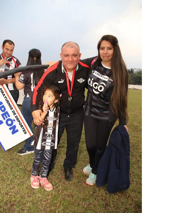 Juan Carlos Romero, el presidente del club Libertad de Cerro León, llevó al equipo a su primera consagración.