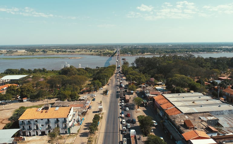 Acceso al puente Remanso desde la ciudad de Mariano Roque Alonso con proyección hacia Villa Hayes.