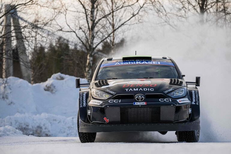 Elfyn Evans y Scott Martin (Toyota GR Yaris Rally1) son los líderes al final del primer día de carrera.