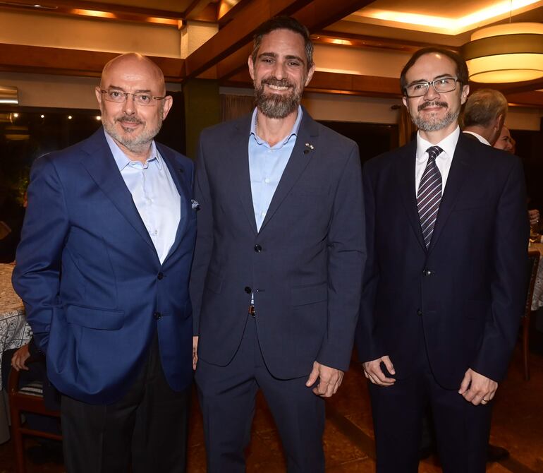 Marc Firmin, Alejandro Rubin y Homero Larrea.