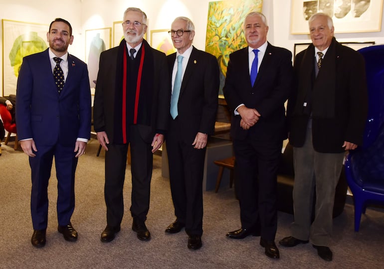 Florian Beck, el embajador de Brasil, José Antonio Marcondes de Carvalho, el cónsul honorario del Reino Hachemita de Jordania, José Daniel Nasta, el embajador de Chile, Guillermo Bittelman Adriasola y Francisco Benavente.