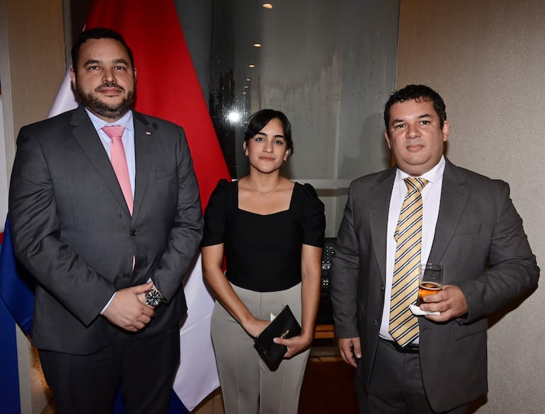 Fernando López, Lourdes Martínez y Juan Martín Rivas.