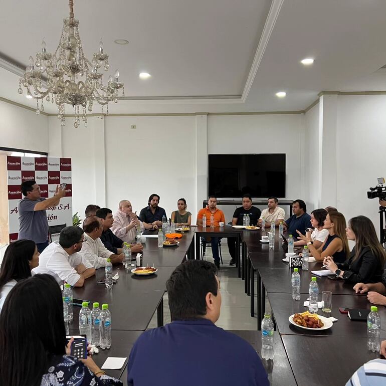 Reunión de dirigentes opositores en Caacupé, convocada por Paraguayo Cubas.