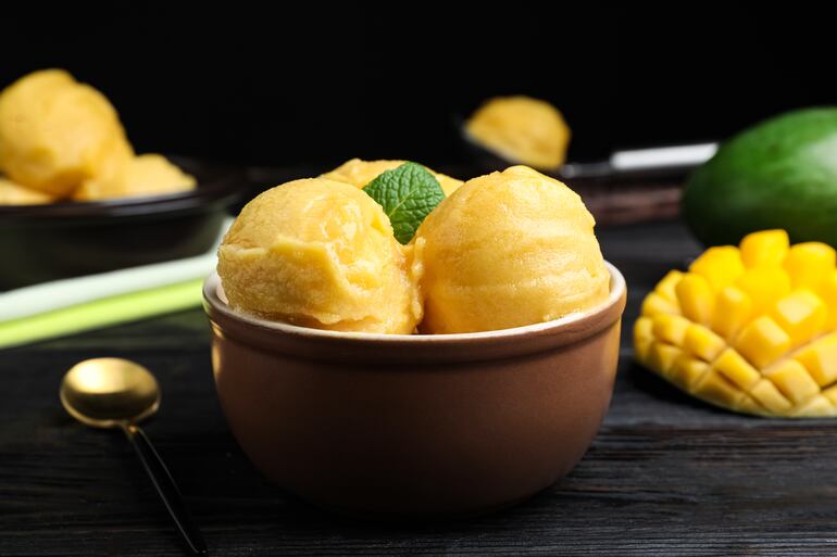 Helado cremoso de mango.