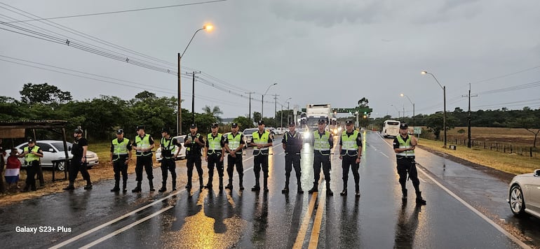 Traslado de peaje: se manifestaron bajo la lluvia ante incumplimiento de acuerdo por parte del MOPC.