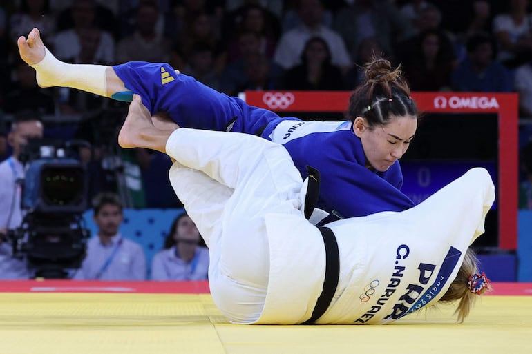 La paraguaya Gabriela Narváez (blanco) en el repechaje del Judo en los Juegos Olímpicos París 2024.