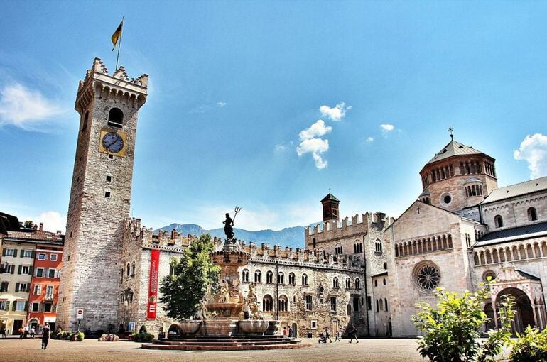 Fachada de la Universidad de Trento, Italia.