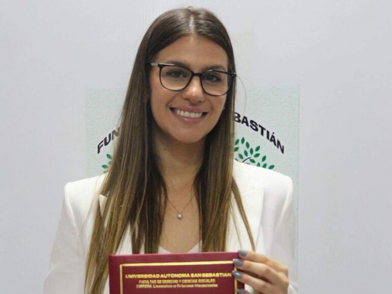 La UASS felicitó a Montserrat Alliana por su tesis el 2 de diciembre pasado.