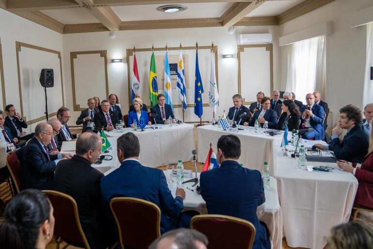 Reunión de presidentes del Mercosur y líderes de la Unión Europea, Montevideo. (Gentileza, presidencia de Paraguay)