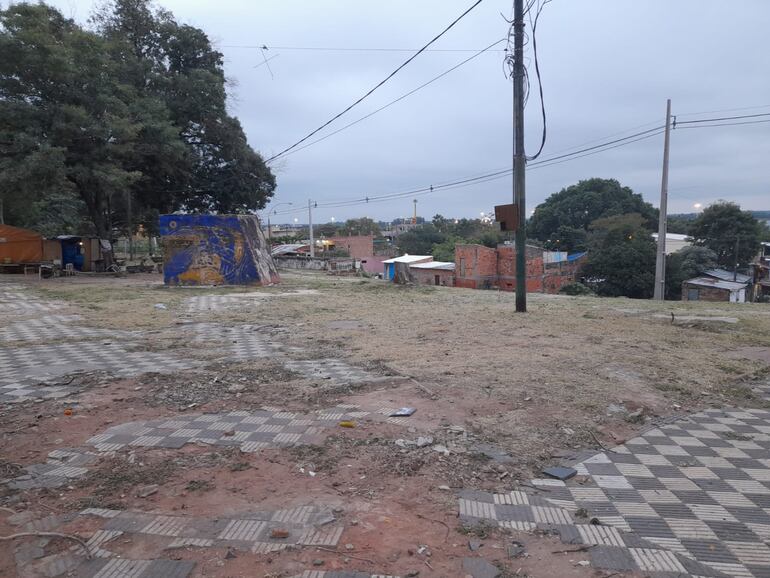 Plazas de Asunción en estado calamitoso.