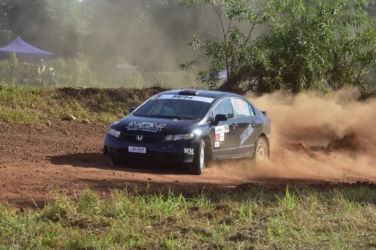 En la clase RC4-B la victoria correspondió a César González y César Cabello, con el Honda Civic Si.