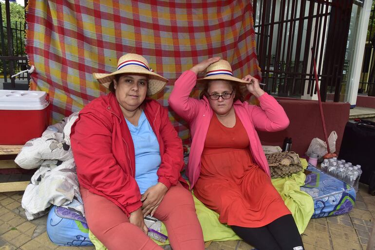 Dos mujeres hacen huelga de hambre frente a la Essap.