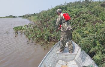 Militares buscan sargento Alexis Sosa en aguas del río Paraguay.