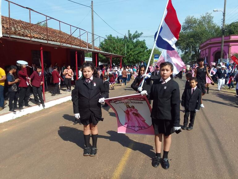 Desfile cívico - militar por los 237 años de fundación de Villa del Rosario.