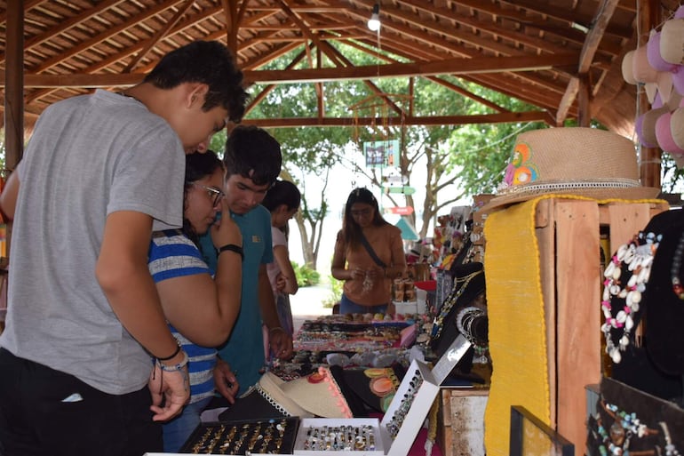 Mucha gente visita en estos días San Bernardino por sus eventos y atractivos.