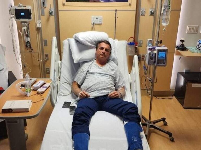 Foto posteada por Jair Bolsonaro desde su cama de hospital en Kissimmee, Florida, Estados Unidos.