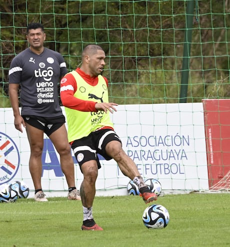 Richard Ortiz Bustos (33 años), al equipo base y registra 38 partidos (6 goles).