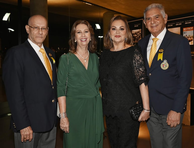 José Zanotti Cavazzoni, María Liz Montero de Zanotti, Ani de Dumont y Fernando Dumot. 