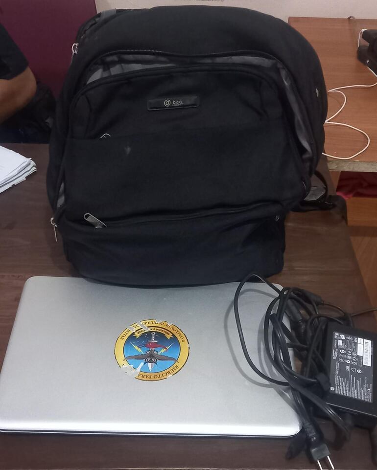 La mochila y la notebook hurtadas fueron recuperadas por la policía.