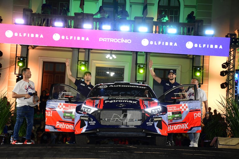 Fau Zaldívar y Marcelo der Ohannesian, a bordo del Hyundai i20 N Rally2 #1, abrieron oficialmente el Erechim Rally Brasil 2024. Fotos: Gentileza JES Audiovisual.