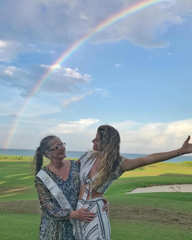 Gisele Bündchen escribió: “Mi amada madre, duele saber que ya no puedo abrazarte, pero sé que siempre estarás cuidando de nosotros". (Instagram/Gisele Bündchen)