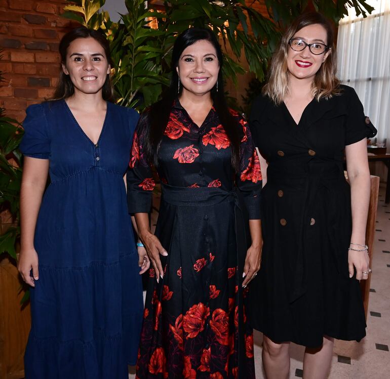 Nathalia Delgado, Sonia Ávalos y María Victoria Jara.