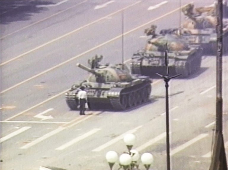 “El hombre del tanque“, Pekín, junio de 1989 (Fotografía de Charlie Cole)