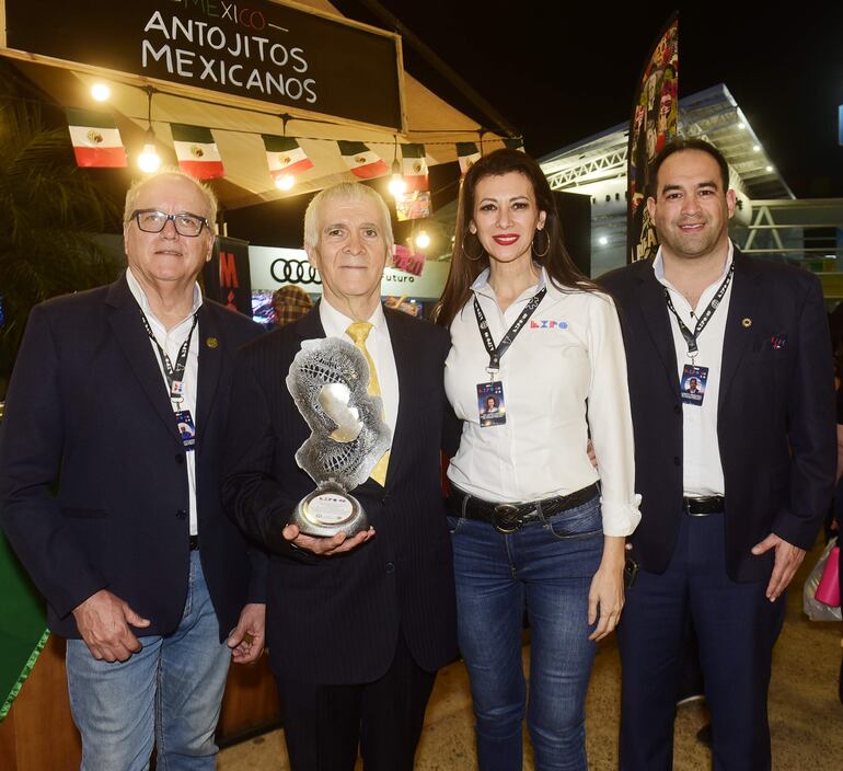 Calixto Saguier, el embajador de México en Paraguay, Juan Manuel Nungaray. Carina Daher y Alberto Sborovsky.