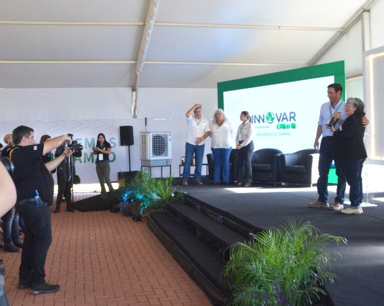 Un total de 8 comunicadores rurales fueron reconocidos por la organización de la Feria Agropecuaria Innovar en el día de la apertura.