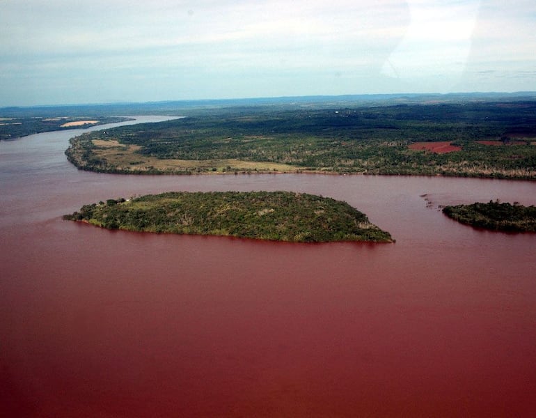 Sitio del río Paraná donde los proyectistas quieren emplazar la central hidroeléctrica Corpus o Pindoi, descartando las opciones Itacuá e Itacurubi