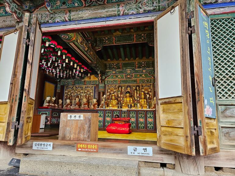 Un altar en el templo de Bulguksa en Gyeongju, Corea.