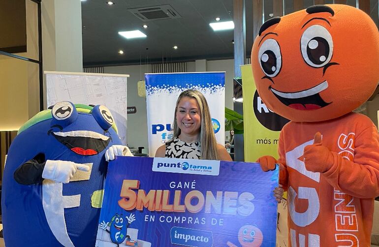 Lourdes Cáceres ganó un voucher de G. 5.000.000 en compras de Impacto con la promo de mamá y papá de Punto Farma.