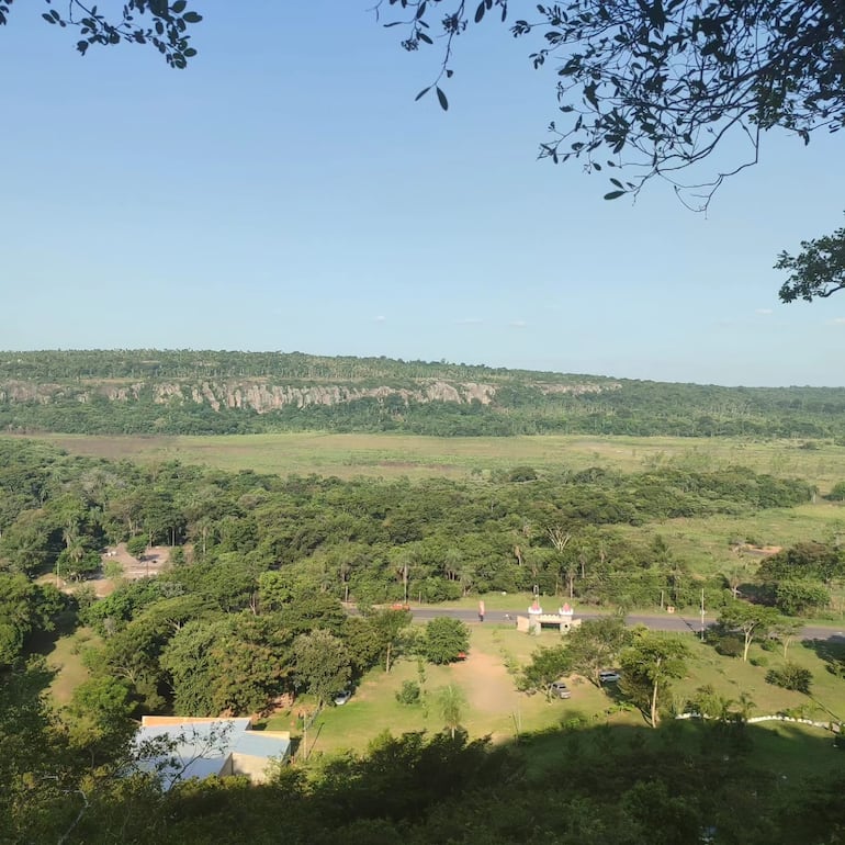 La ciudad de Tobatí posee deslumbrantes serranias que se pueden observar en el Castillo Caballero Templario.