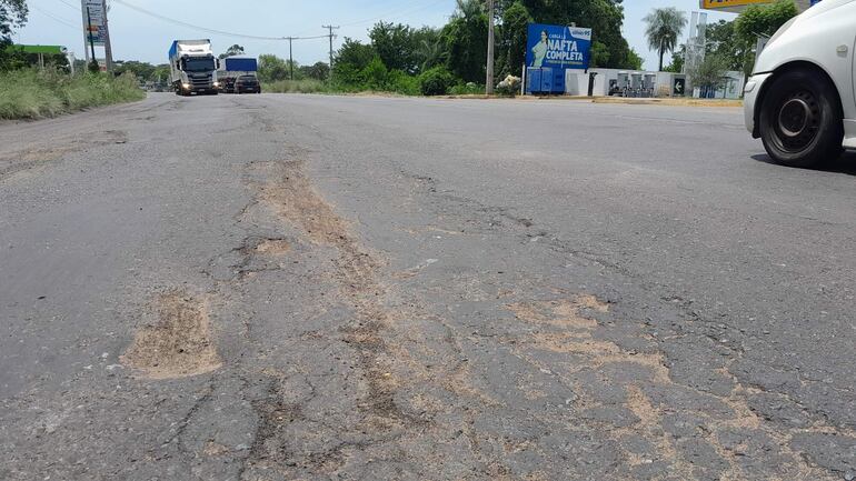 La ruta PY01 se encuentra en pésimo estado y genera la reacción de los conductores.