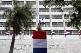 Fachada del Palacio de Justicia en la ciudad de Asunción. Un juez en lo civil y comercial rechazó una millonaria demanda contra el Estado paraguayo.