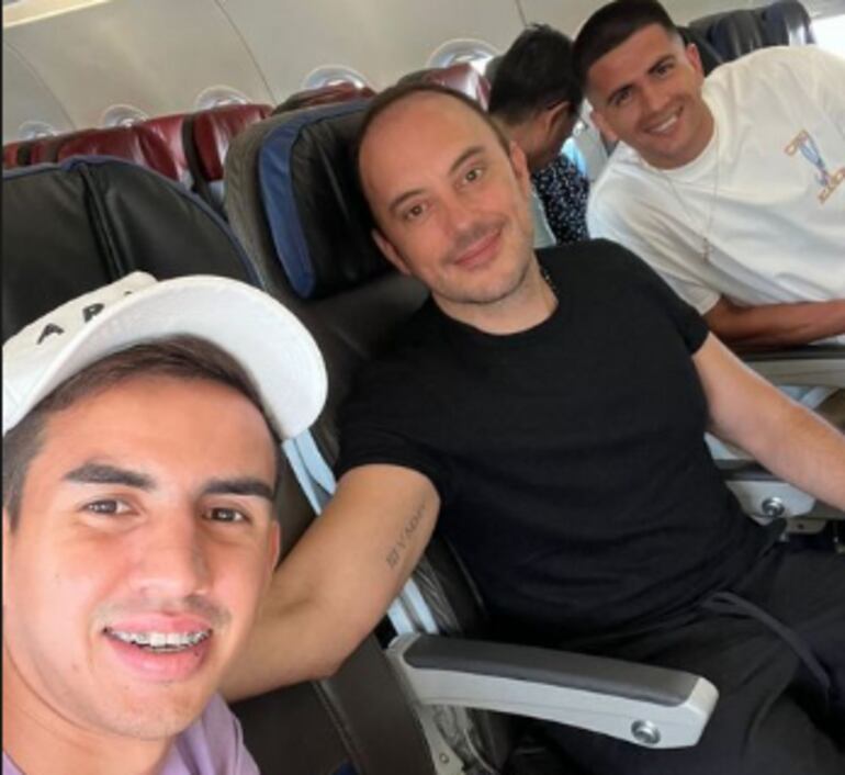 Romeo Benítez, el representante Diego Serrati, y Mateo Gamarra, rumbo a Brasil.