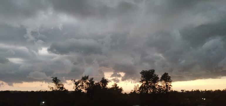 Tormenta y torrencial lluvia llegó a Carapeguá